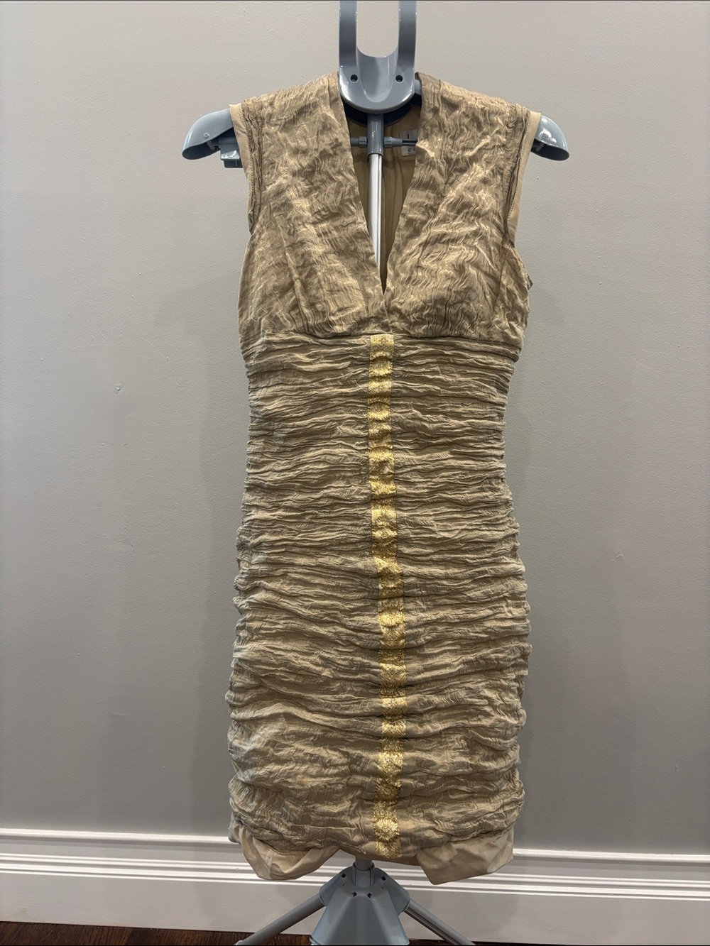 Nicole Miller Women’s Sleeveless Textured Gold Cocktail Dress, size 10